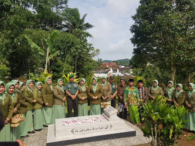 ZIARAH DAN TABUR BUNGA DALAM RANGKA HUT PERSIT KCK KE-79 TAHUN 2025